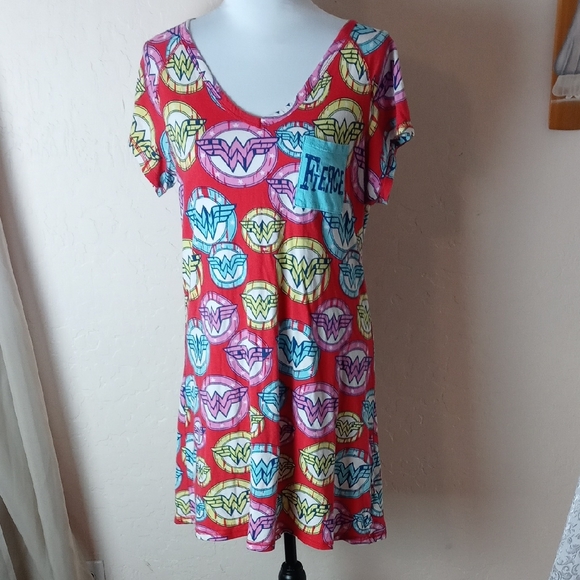 DC Multicolor Wonder Woman Nightshirt - Picture 1 of 7